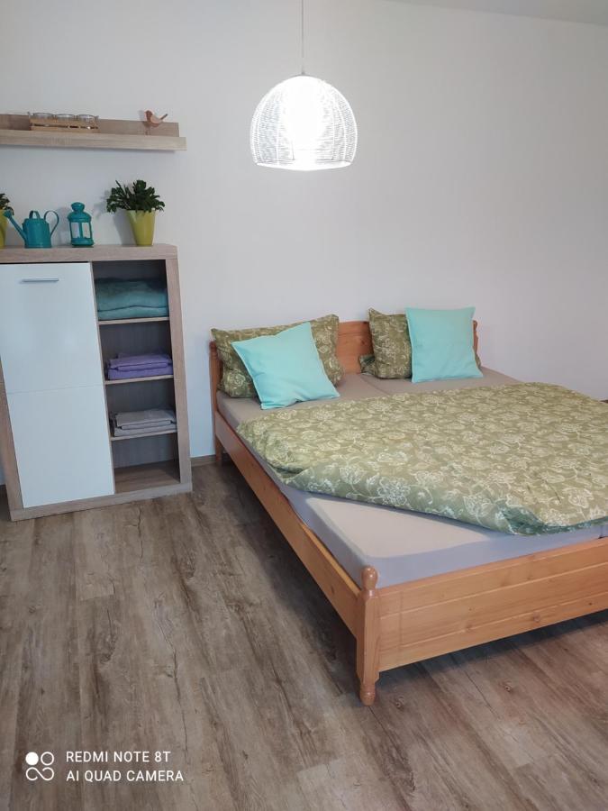 Апартаменти Apartman Eliska Vinohradni 200 Simonovice Екстер'єр фото